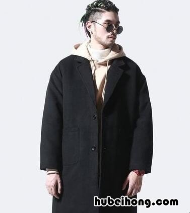 男生穿啥颜色卫衣好看 男生适合穿什么颜色卫衣外套