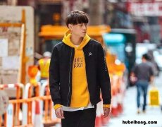 男生穿啥颜色卫衣好看 男生适合穿什么颜色卫衣外套
