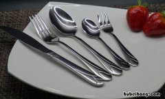 如何去除不锈钢餐具上的污渍 不绣钢餐具如何清洗
