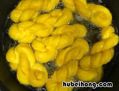 南瓜麻花如何制作视频 南瓜麻花如何制作的