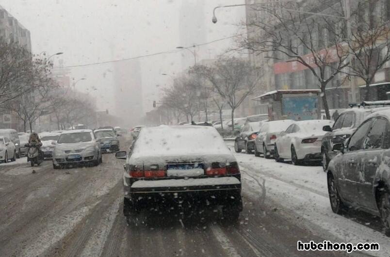 下雪天开车应注意哪些问题视频 下雪天开车应注意哪些问题图片
