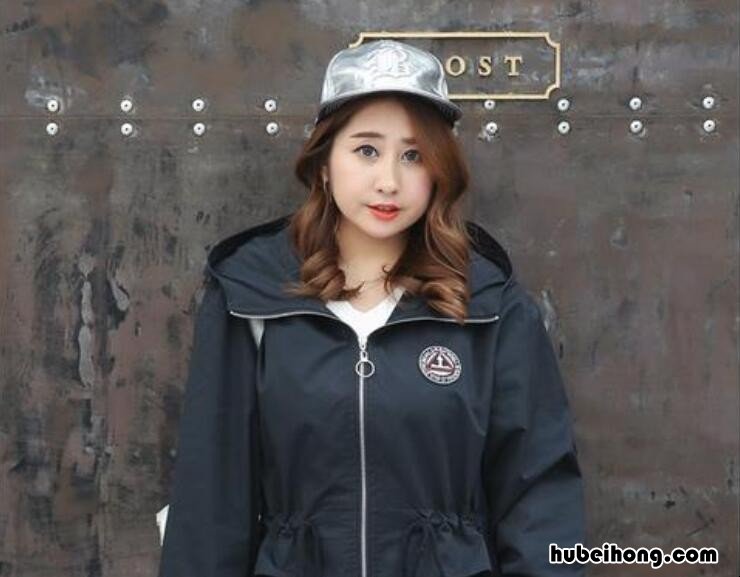 胖胖的女生冬天怎么穿 微胖的女孩冬天怎么穿衣服好看