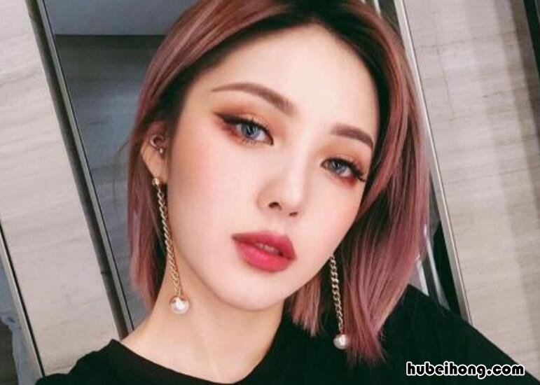 什么头发颜色显白减龄 遮白发减龄又显白的头发颜色