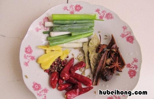 芋儿鸡制作方法 芋儿鸡的家常做法窍门