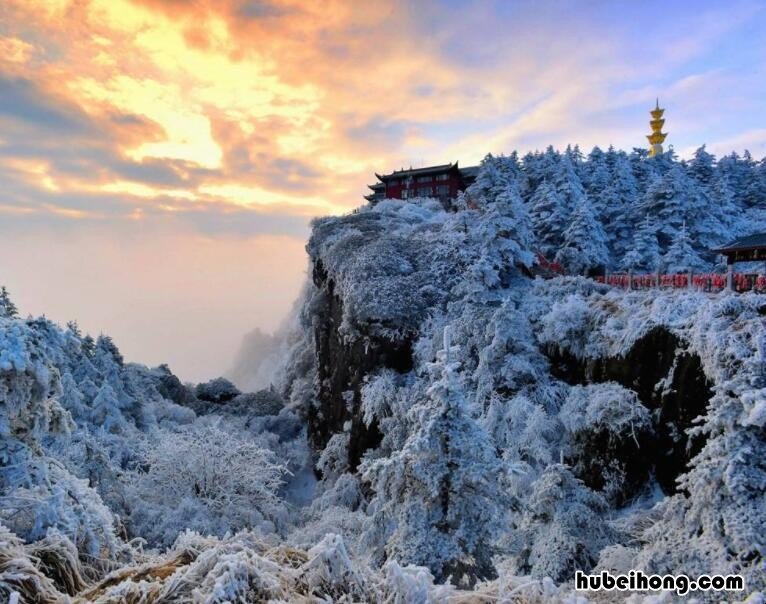 峨眉山哪几个景点必去 峨眉山是哪个地方的景点