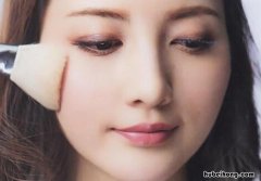 妆面搓泥怎么办 化妆会搓泥怎么办