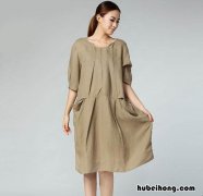 卡其色连衣裙怎么搭配衣服 卡其色裙子怎么搭配