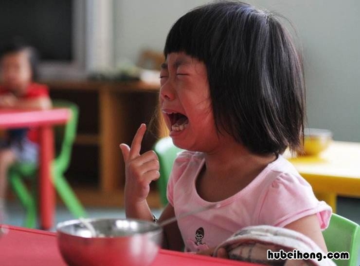 小孩儿上幼儿园哭怎么办 孩子上幼儿园哭怎么解决
