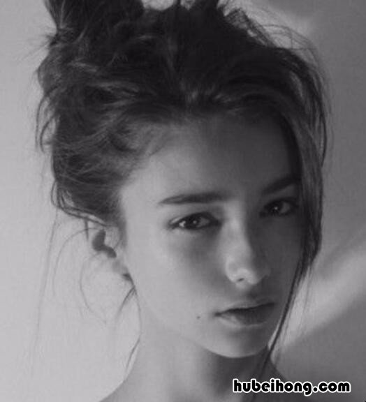 发际线高怎么扎头发女 发际线高怎么扎头发?