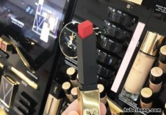 上嘴唇口红一直涂不上颜色 口红涂不出颜色 很干是什么回事