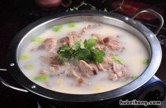 羊肉汤怎么能熬出白汤 羊肉汤怎么熬的白