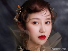 夏天如何化妆才不会脏脏的 夏天如何化妆不闷痘