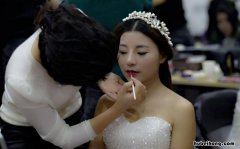 夏天晕妆怎么办 夏天化妆容易晕妆怎么办
