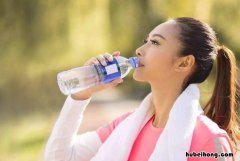 女生多喝水对皮肤 有好处吗 喝水多了对皮肤有好处吗知乎
