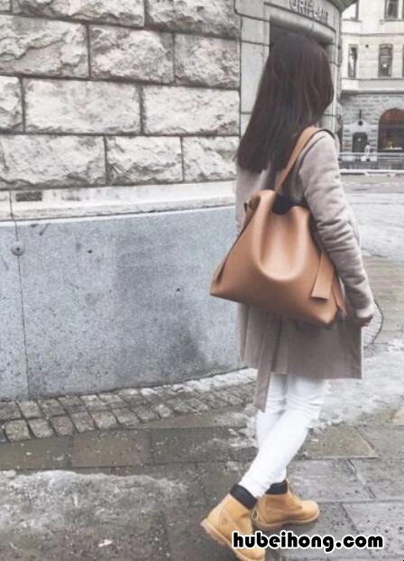 大黄靴女生搭配冬 大黄靴搭配什么衣服好看