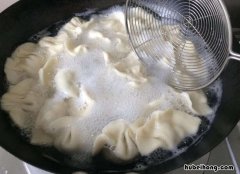 如何煮饺子不破皮窍门图解 怎么煮饺子皮不破窍门