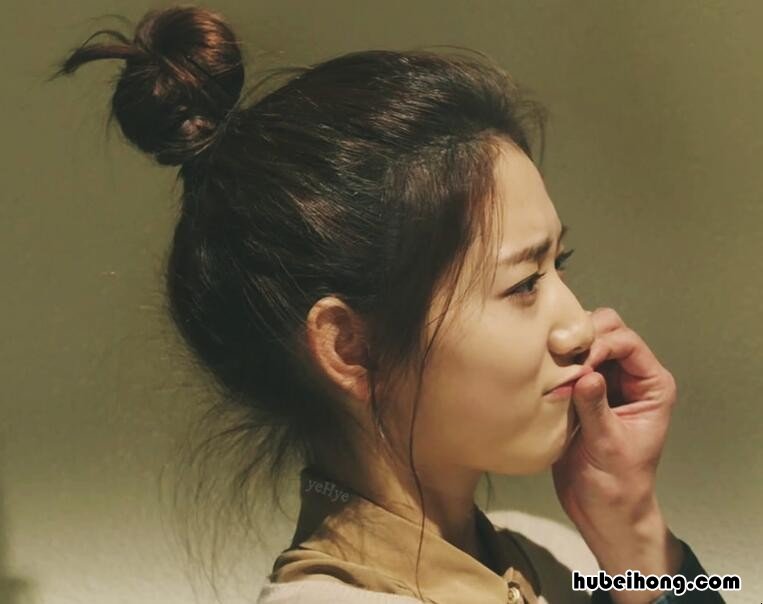 头发多的女孩怎么扎丸子头嫌自己的头发烧 头发多的女孩怎么扎好看