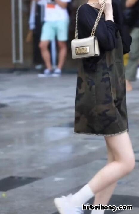 椰子鞋配什么衣服好看女生 椰子鞋搭配什么衣服好看