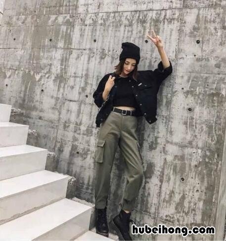 工装裤搭什么衣服好看女 工装裤配什么衣服最好看?女