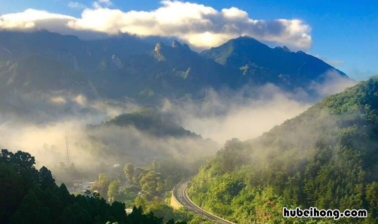 山腰的云雾是雾还是云 为什么雾在半山腰
