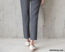 女孩子西装裤配什么鞋子 女生西服裤子配什么鞋