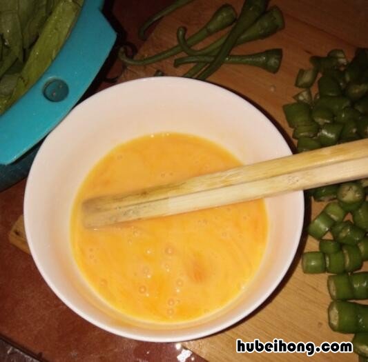 尖椒炒鸡蛋怎么做辣不辣 尖辣椒炒鸡蛋怎么做好吃