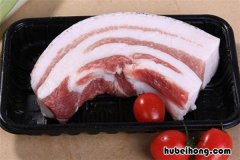 为什么带皮五花肉比不带皮的贵 五花肉带皮和不带皮哪个贵