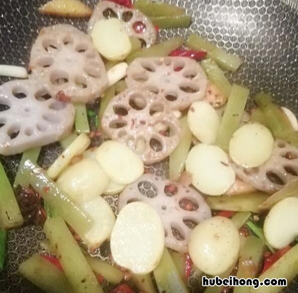 干锅牛蛙怎么做