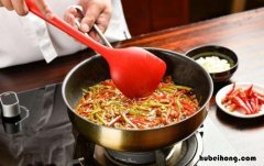 厨房油烟怎么清洗白墙面 厨房油烟怎么清洗白墙砖
