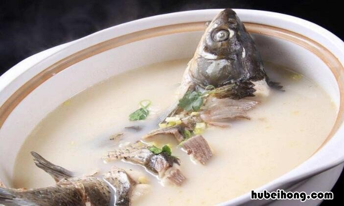 如何熬出奶白色鱼汤 怎么样煮出奶白色的鱼汤