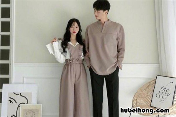 情侣装穿什么颜色好看百搭 情侣衣服搭配颜色