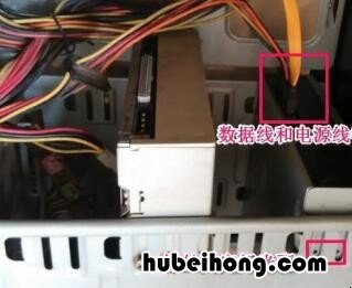 光驱怎样装到电脑上使用 电脑上怎么装光驱