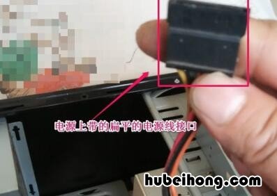 光驱怎样装到电脑上使用 电脑上怎么装光驱