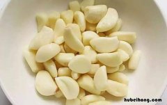 大蒜可以把皮剥掉放冰箱吗 剥好的蒜可以放冰箱保存吗