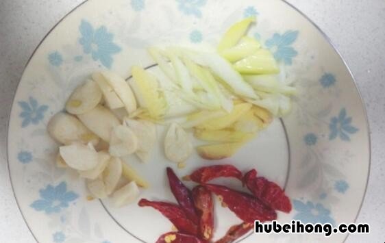 梭鱼可以炖豆腐吗 梭鱼炖豆腐汤的做法
