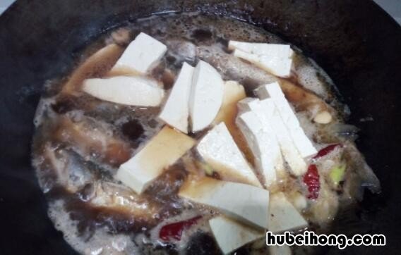 梭鱼可以炖豆腐吗 梭鱼炖豆腐汤的做法