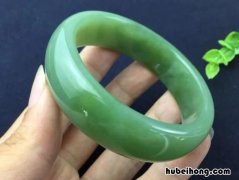 如何挑好的玉手镯 怎么挑选好玉手镯