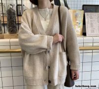 杏色外套搭配什么颜色内搭好看女生 杏色外套搭配什么颜色内搭好看女图片