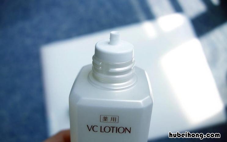 晚上用柔肤水还是爽肤水 柔肤水和乳液晚上可以用吗