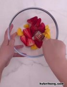 冰淇淋是什么做成的原料 冰淇淋是有什么做成的