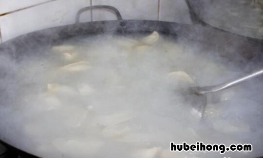 水饺怎么煮才好吃窍门图解 怎样煮水饺才好吃窍门