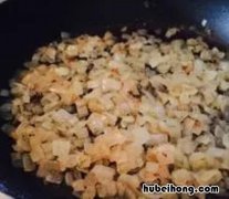 大肠臭豆腐煲怎么做 鸡脚豆腐煲怎么做