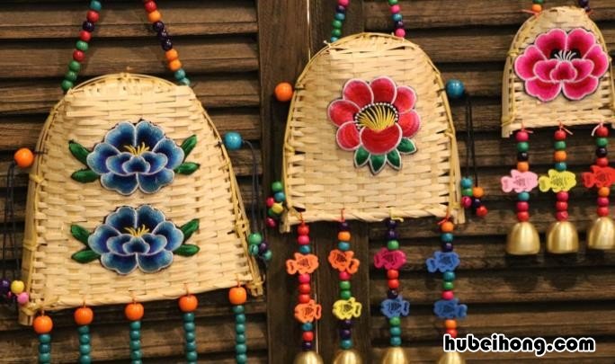 云南少数民族工艺品 云南民族传统手工艺品有哪些