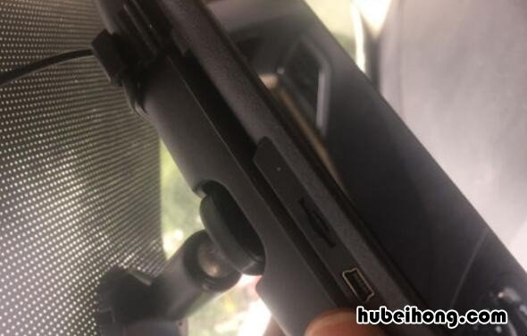 圆柱形行车记录仪怎么取卡 行车记录仪怎样取出内存卡