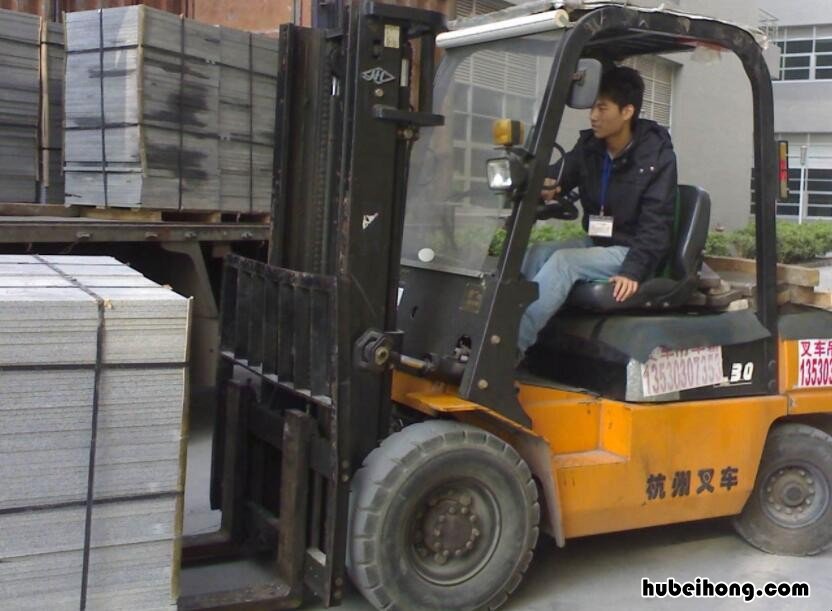 开叉车操作 开叉车正确操作方法