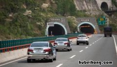 汽车在高速公路上没油了怎么办 在高速上开车没油了怎么办