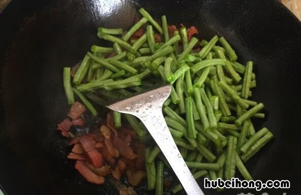 火腿炒豆角丝怎么做才好吃 火腿炒豆角怎么做好吃