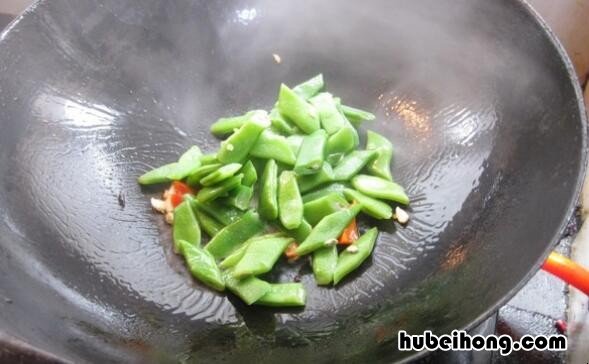 四季豆怎么炒比较好吃 四季豆炒出来是脆的能吃吗