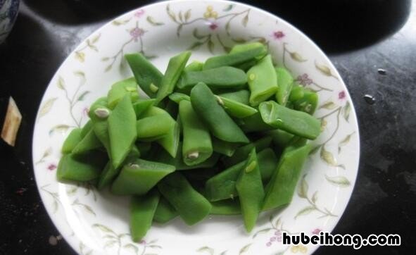 四季豆怎么炒比较好吃 四季豆炒出来是脆的能吃吗