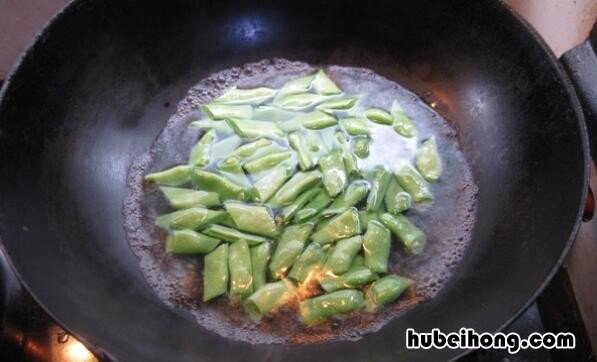 四季豆怎么炒比较好吃 四季豆炒出来是脆的能吃吗